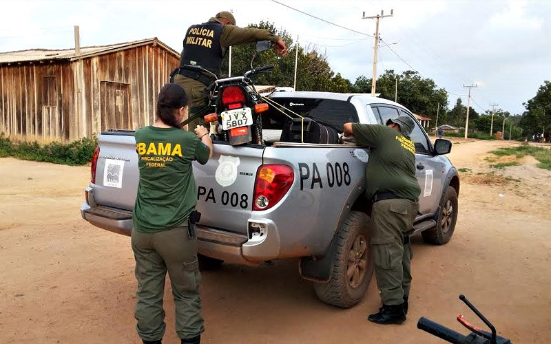 Além de multa e processo criminal, o infrator teve a motocicleta apreendida. (Foto: Isaac Lôbo) Além de multa e processo criminal, o infrator teve a motocicleta apreendida. (Foto: Isaac Lôbo)