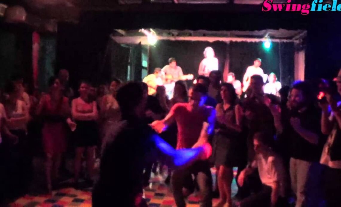 Festival reúne 500 pessoas que passam quatro dias transando entre elas