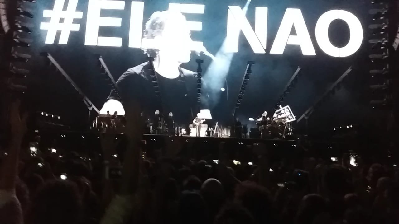 No Brasil show do ex-membro e fundador do Pink Floyd, Roger Waters, enquadra Bolsonaro como neofascista No Brasil show de ex-membro e fundador do Pink Floyd, Roger Waters, enquadra Bolsonaro como neofascista