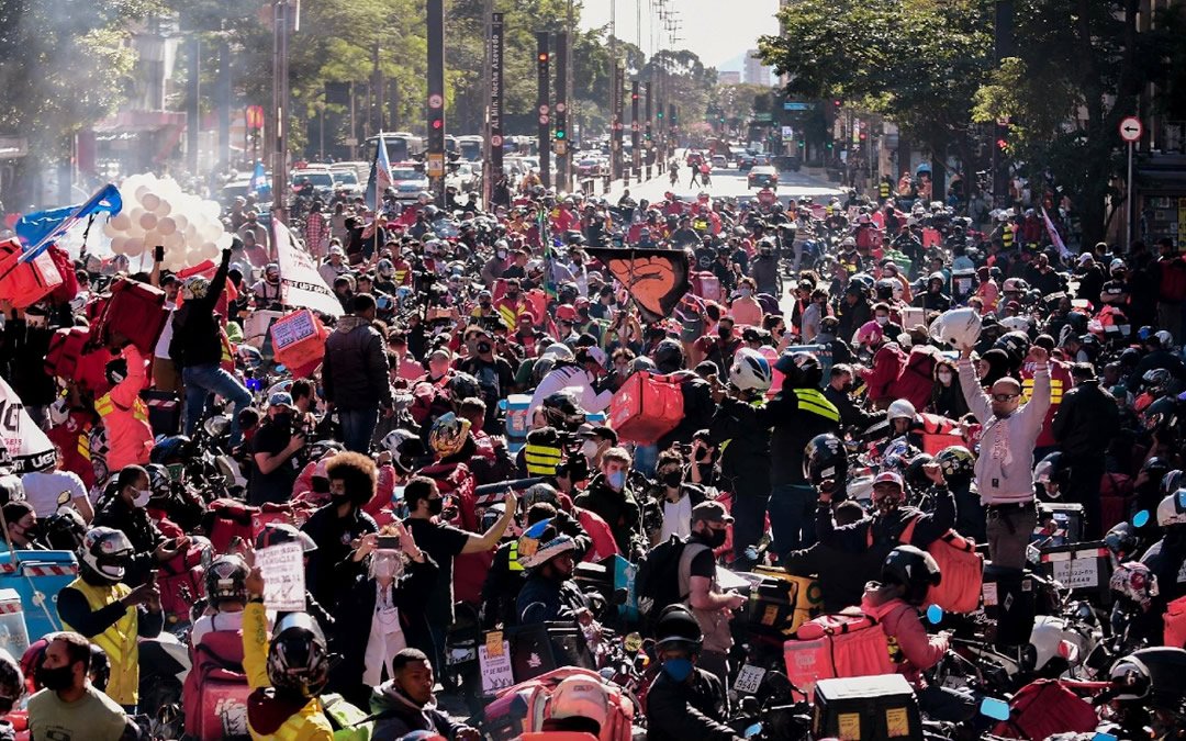 Greve dos entregadores de app mostra o lado perversa e escravista da política liberal da direita extrema no Brasil Greve dos entregadores de app mostra o lado perversa e escravista da política liberal da direita extrema no Brasil